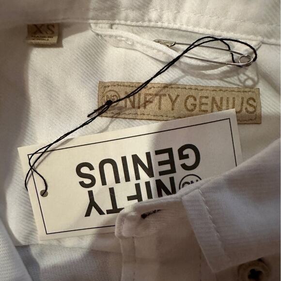 Nifty Genius White Short Sleeve Collared Button Down Shirt Sz XS NEW - Picture 5 of 8